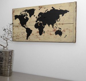 wereldkaart op oud hout